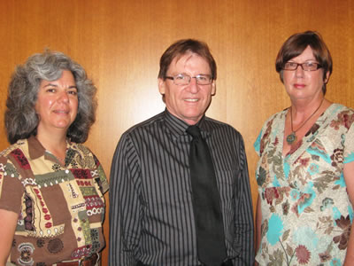  Prof Sherril Gelmon, Vice-Chancellor Prof Peter Coaldrake and Deputy Vice-Chancellor Prof Vi McLean.