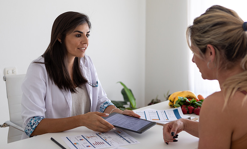 A dietitian explains food resources to a client in a consultation.