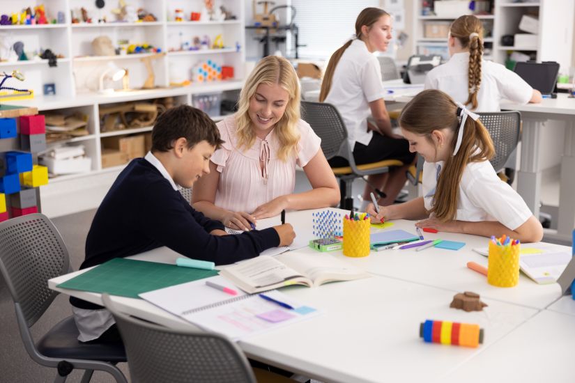 Chloe Aldred teaching primary students in classroom