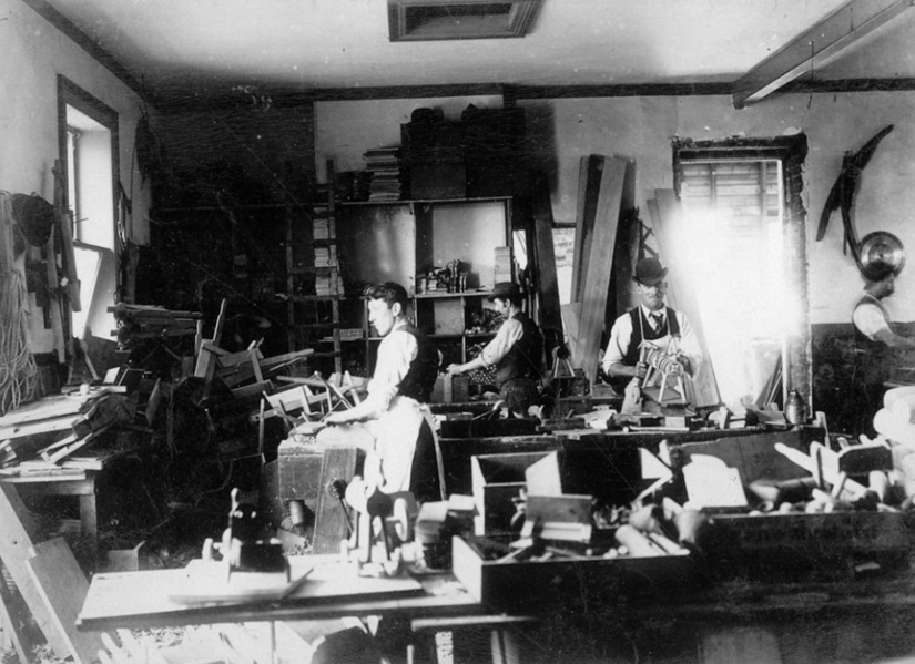 Historic photo of Salvos Stores