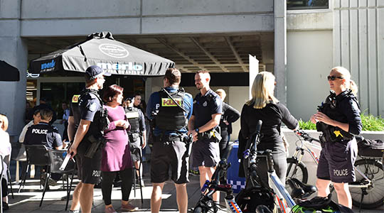 QPS officers connecting with to members of the QUT community. 