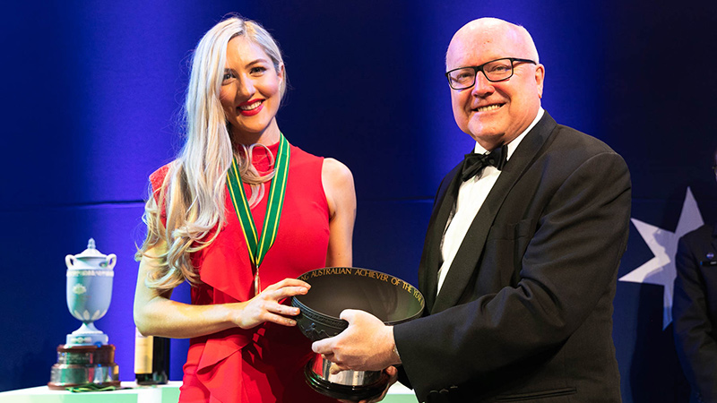 Dr Megan Rossi receiving her award from George Brandis, Australian Royal High Commissioner to the United Kingdom