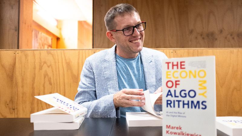 QUT - Knowledge is power: New guide book to AI and algorithms released