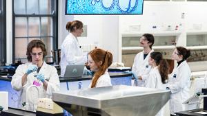 Biotechnology study options boosted at QUT